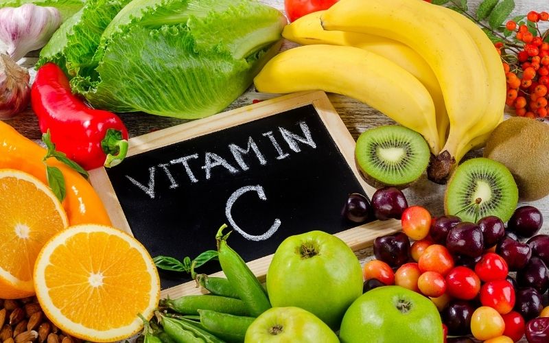 Thực phẩm chứa nhiều vitamin C sẽ là lựa chọn hoàn hảo cho người bị nhiệt miệng